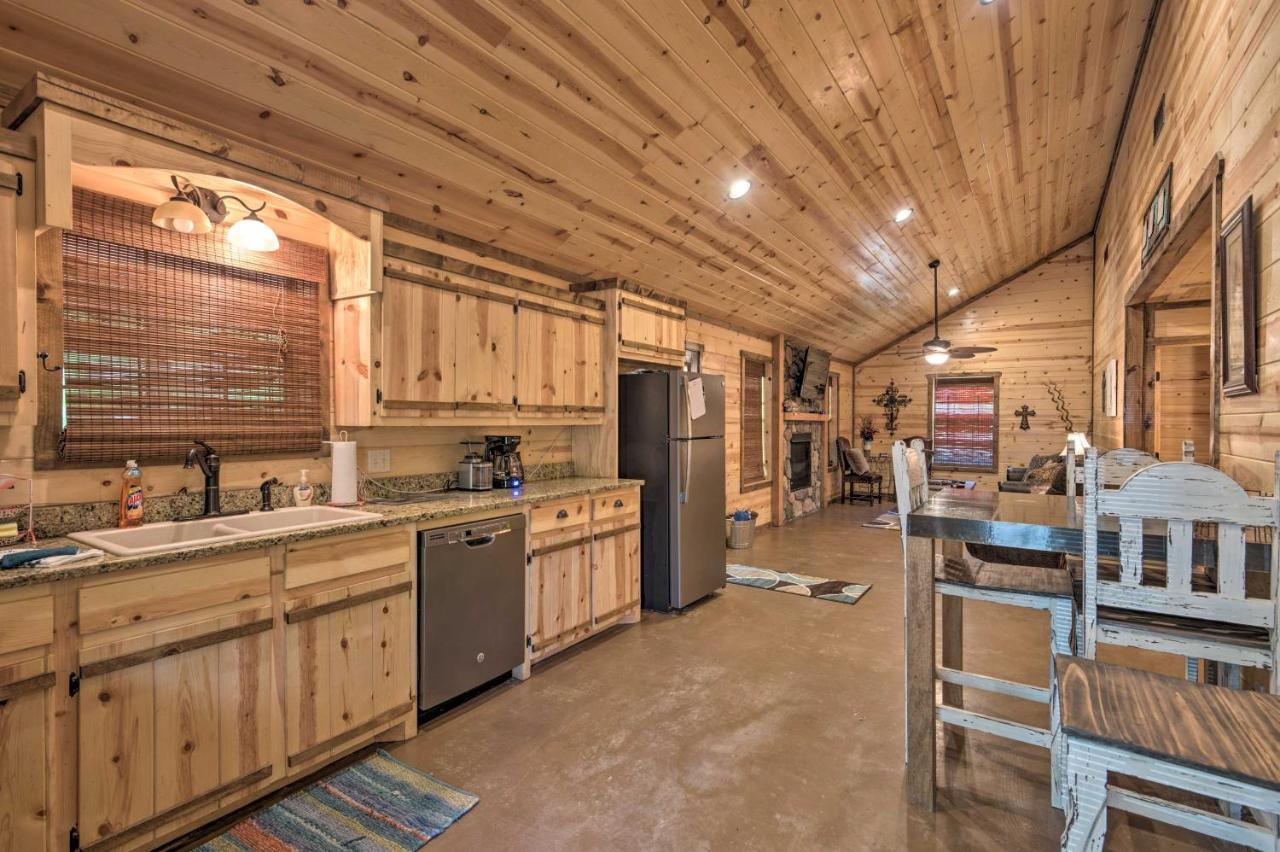 Cabin With Hot Tub Near Broken Bow Lake And Hiking Exterior foto